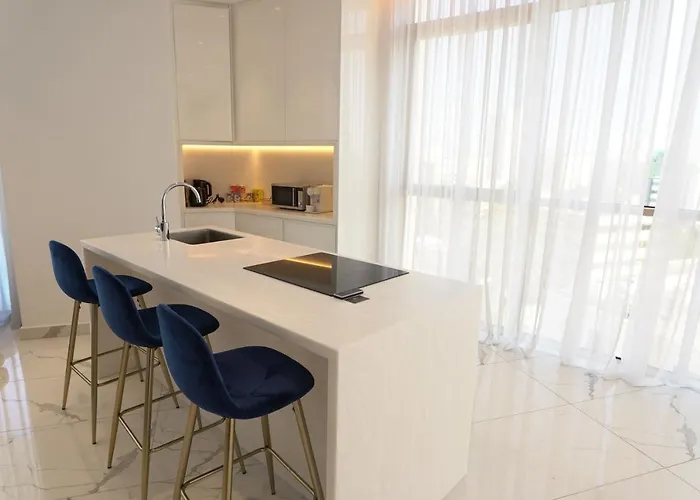 360 - 1 Bedroom Luxurious * Nikósie